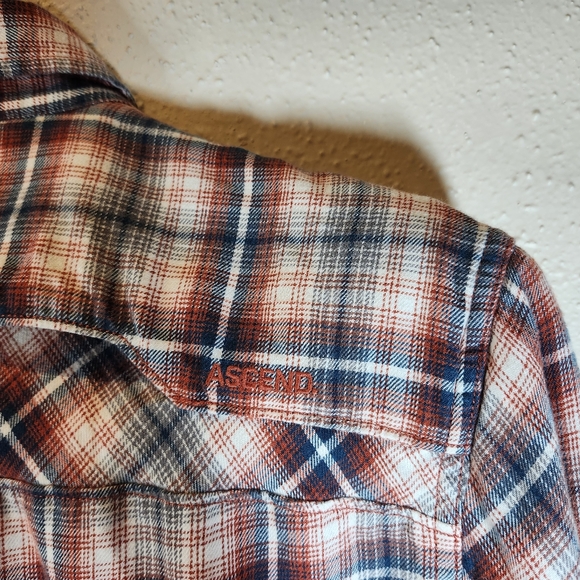 Ascend Plaid Button Down Men's Flannel Shirt in S/P - Picture 9 of 10